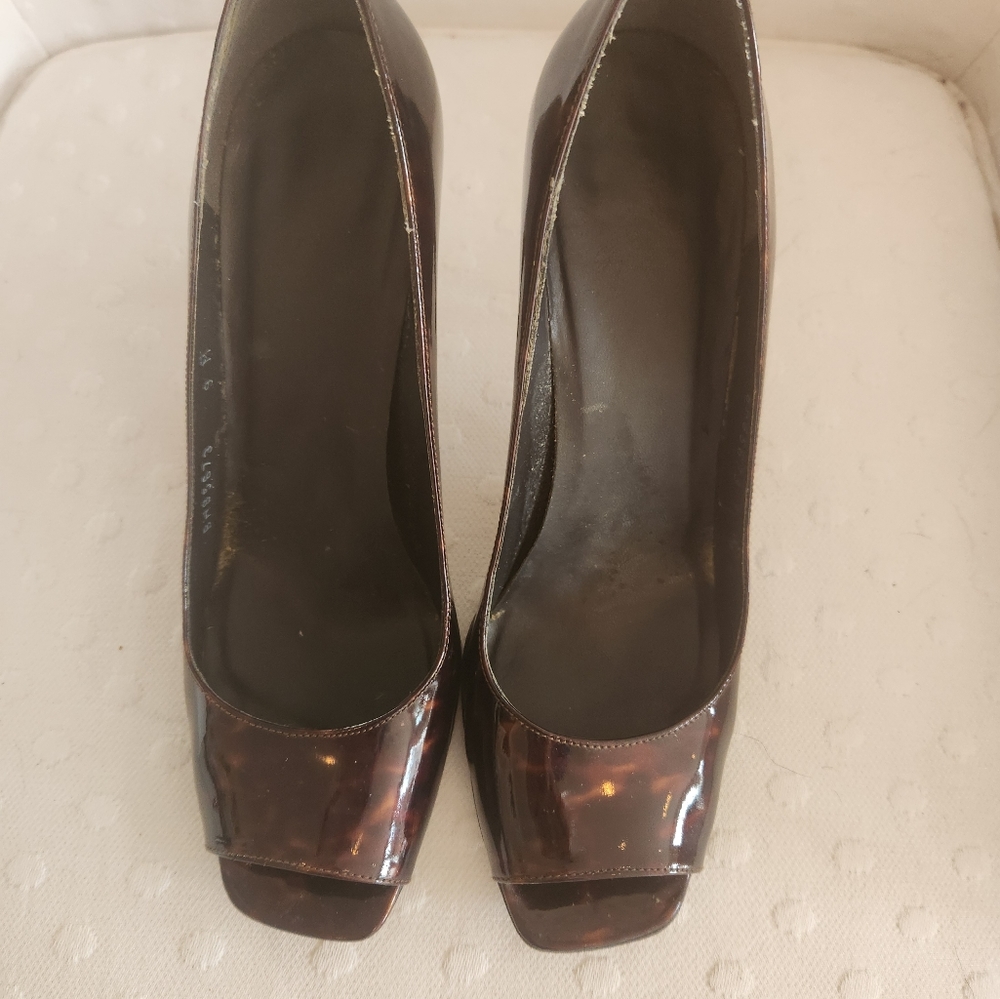 Pumps tortoise shell patent